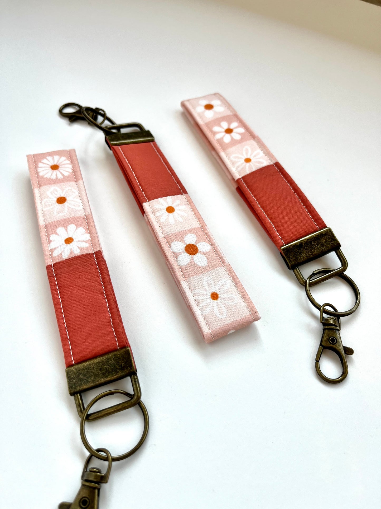 Scrappy Key Fob | Peach Daisies