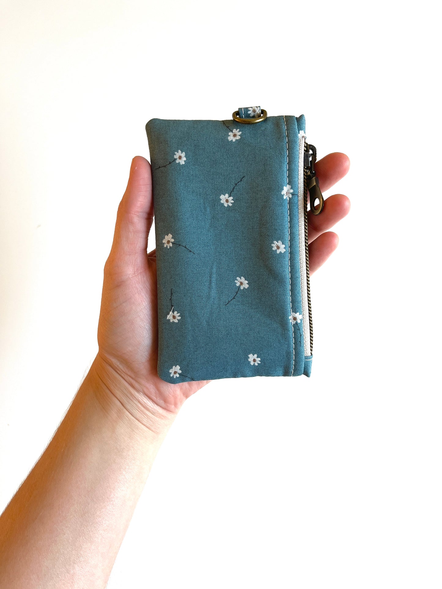 The Mini Pouch | Delicate Daisies