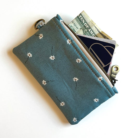 The Mini Pouch | Delicate Daisies