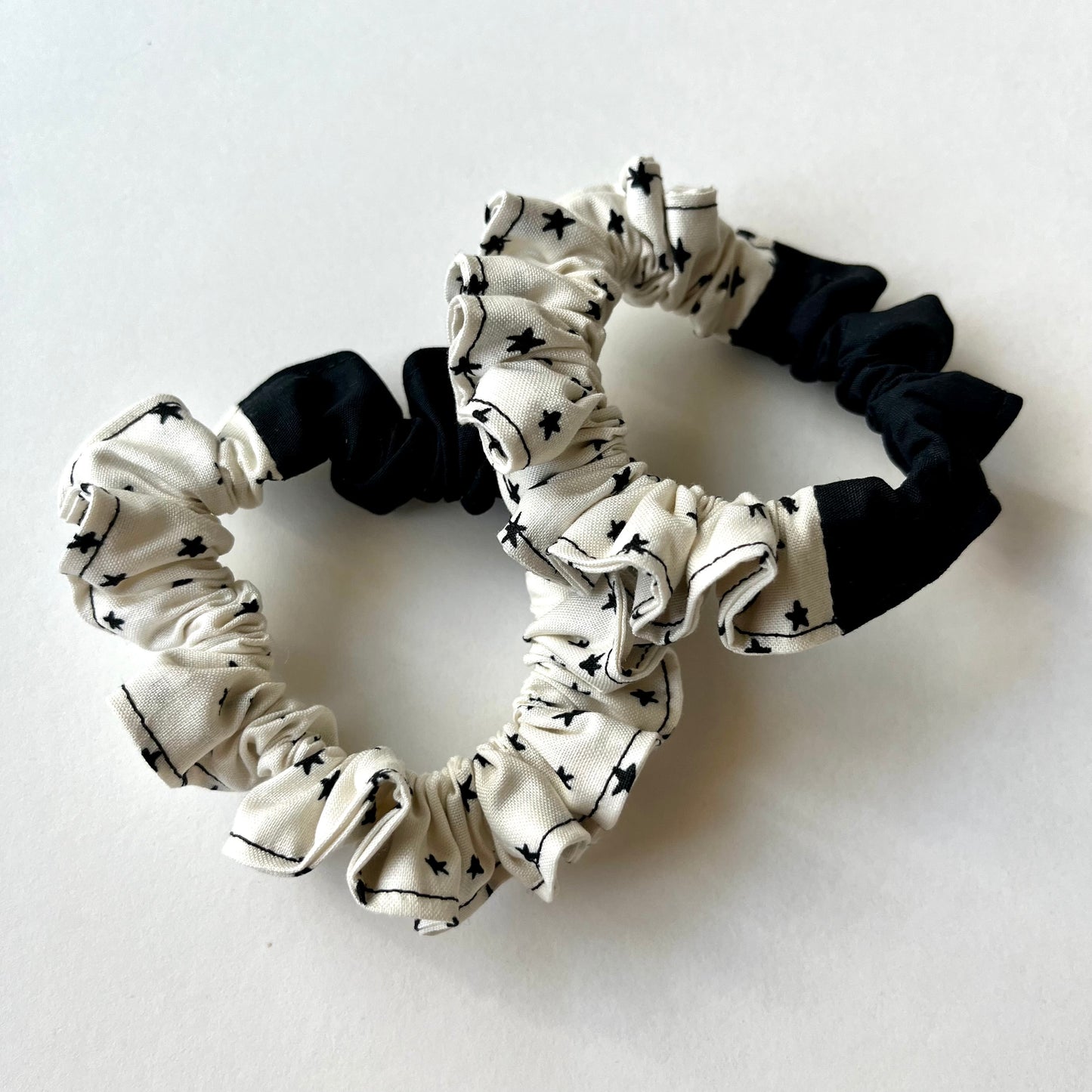 Scrappy Scrunchie | Black and White Starry