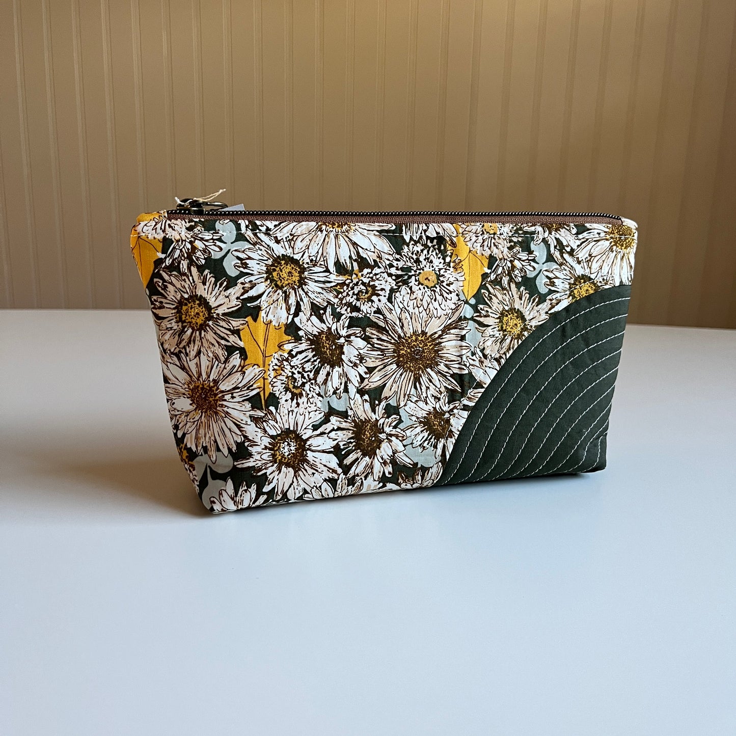 The Traveler Bag | Daisies