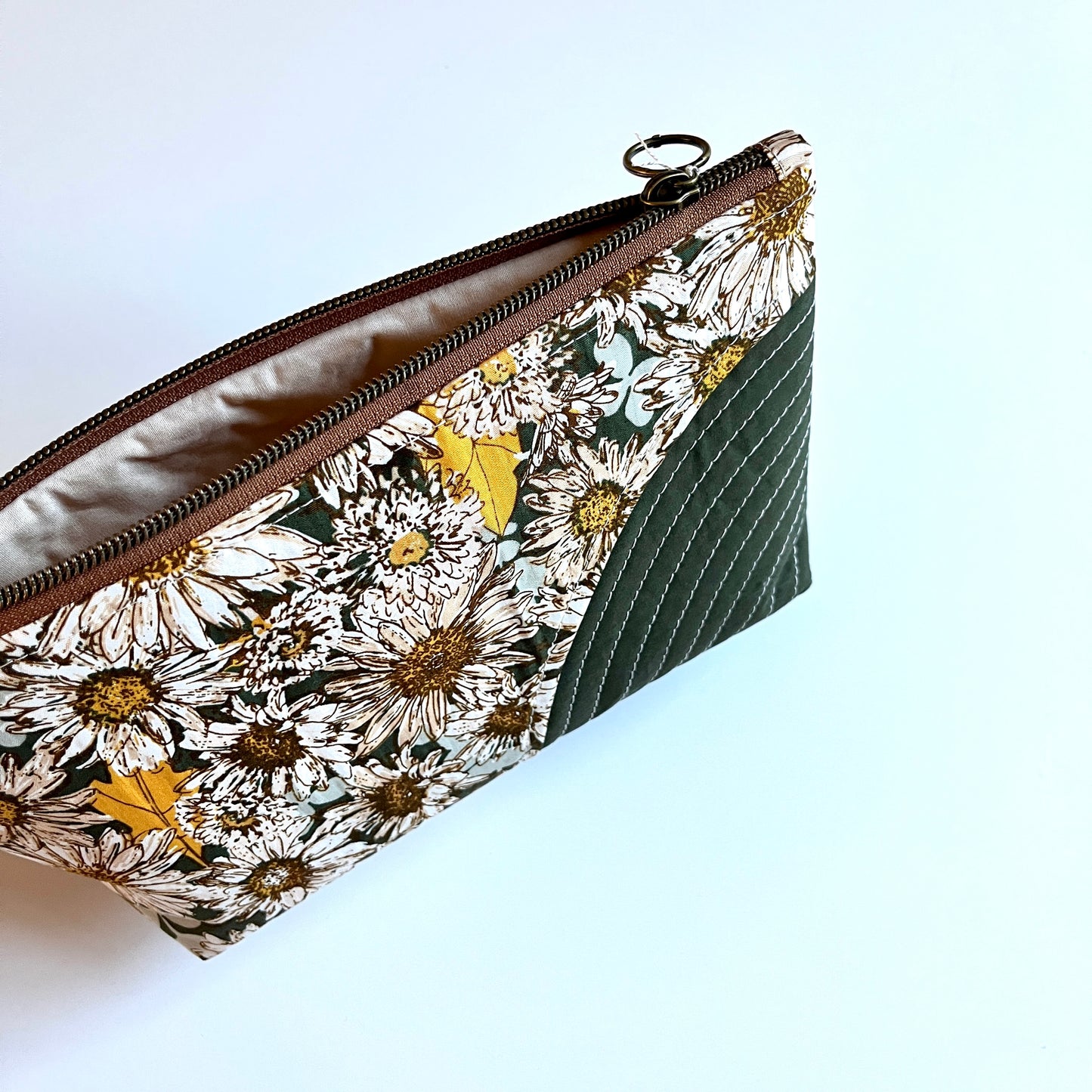 The Traveler Bag | Daisies