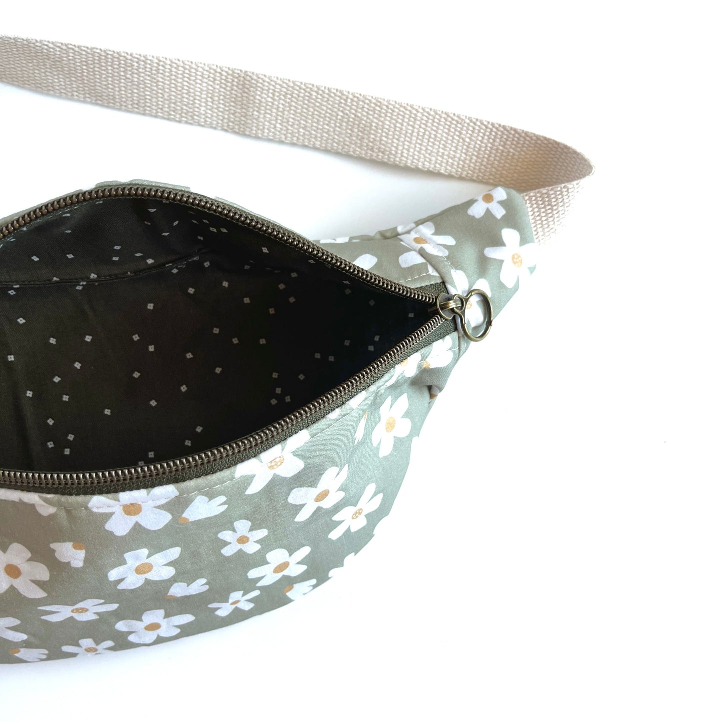 The Sling Bag | Daisies