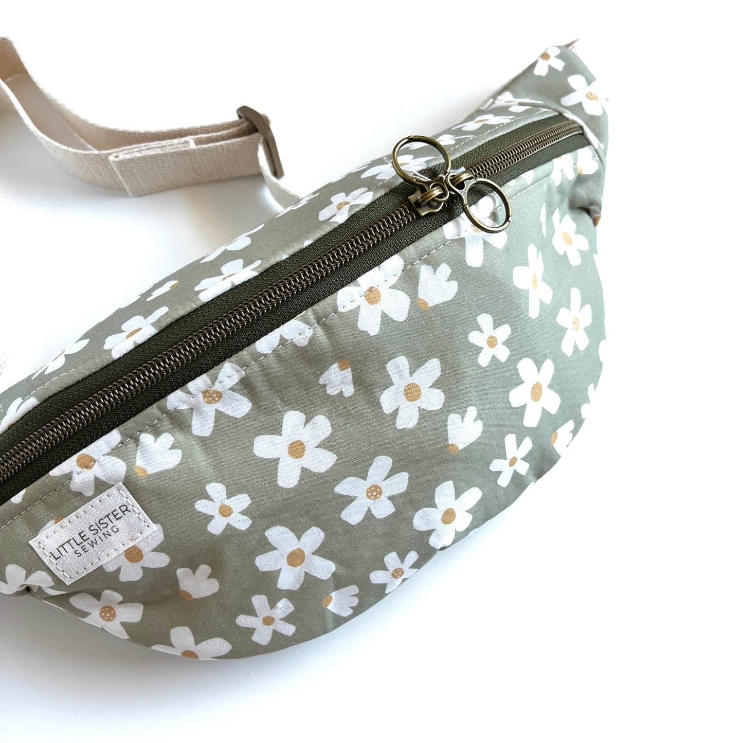 The Sling Bag | Daisies