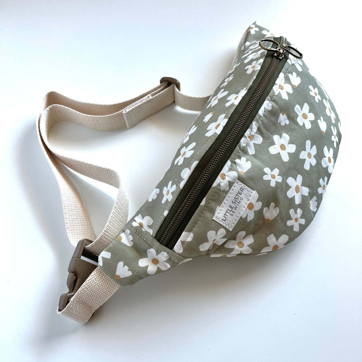 The Sling Bag | Daisies