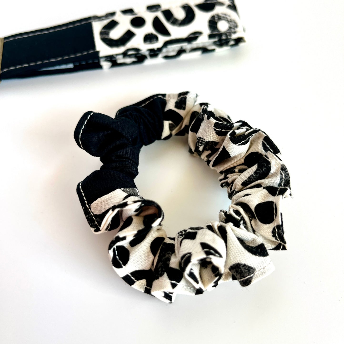 Scrappy Scrunchie | Noir