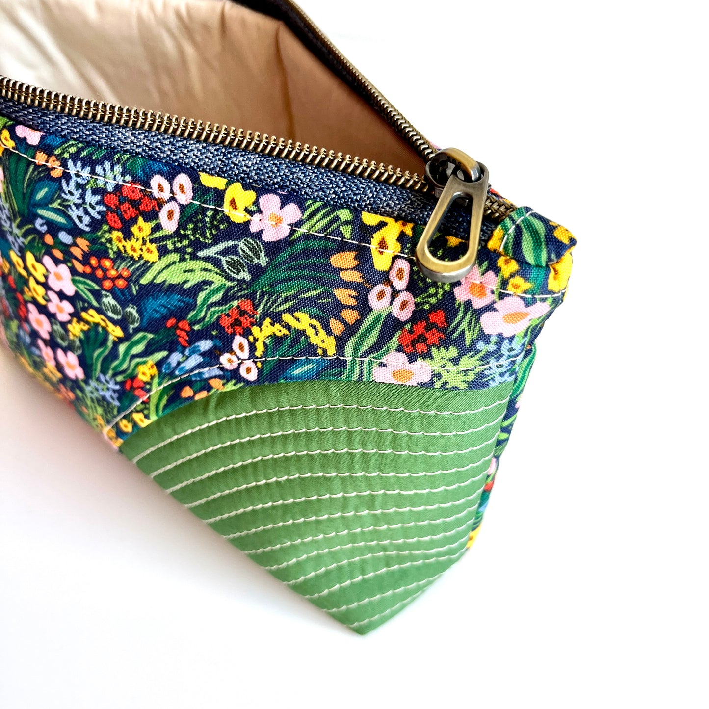 The Traveler Bag | Field of Flowers