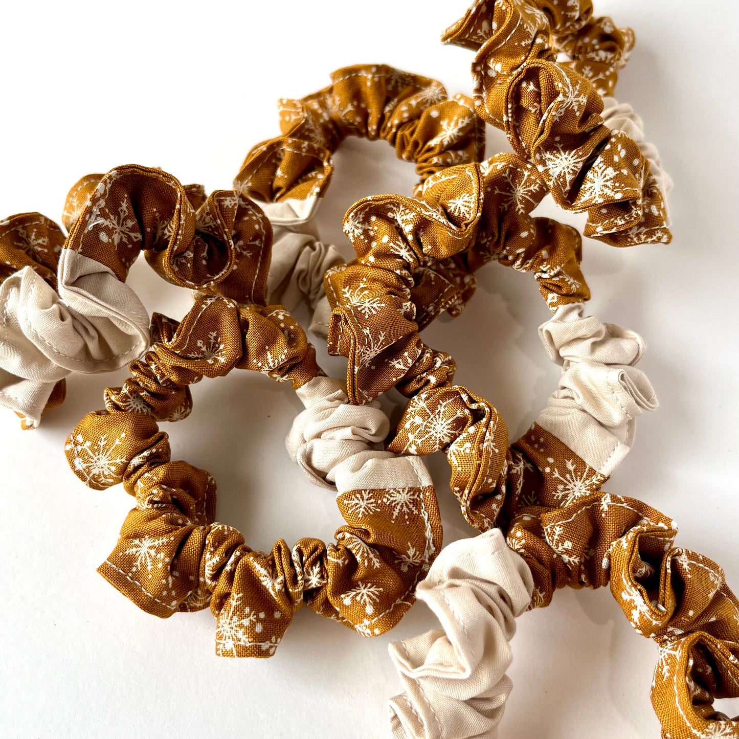 Scrappy Scrunchie | Golden Snowflakes