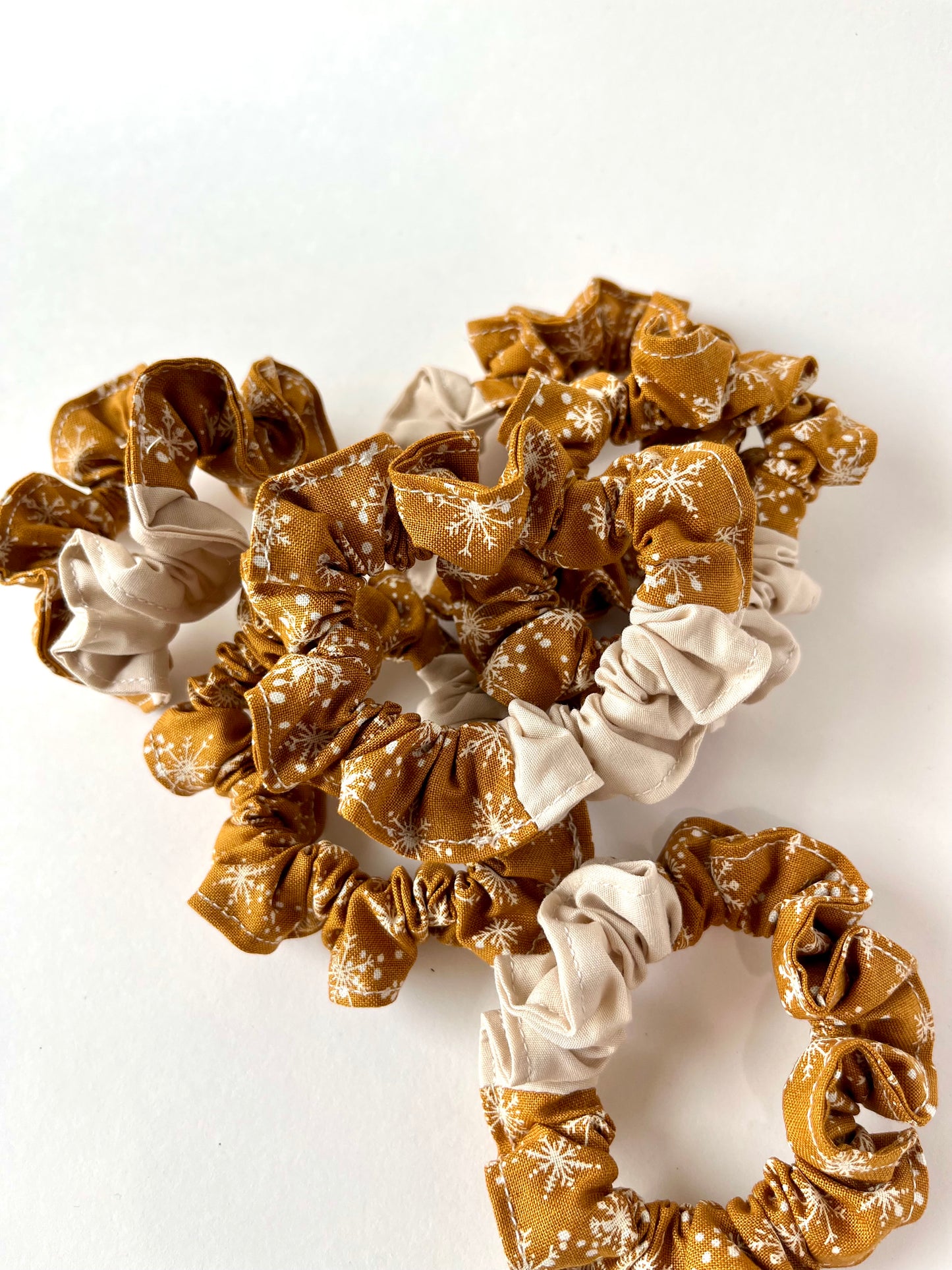 Scrappy Scrunchie | Golden Snowflakes