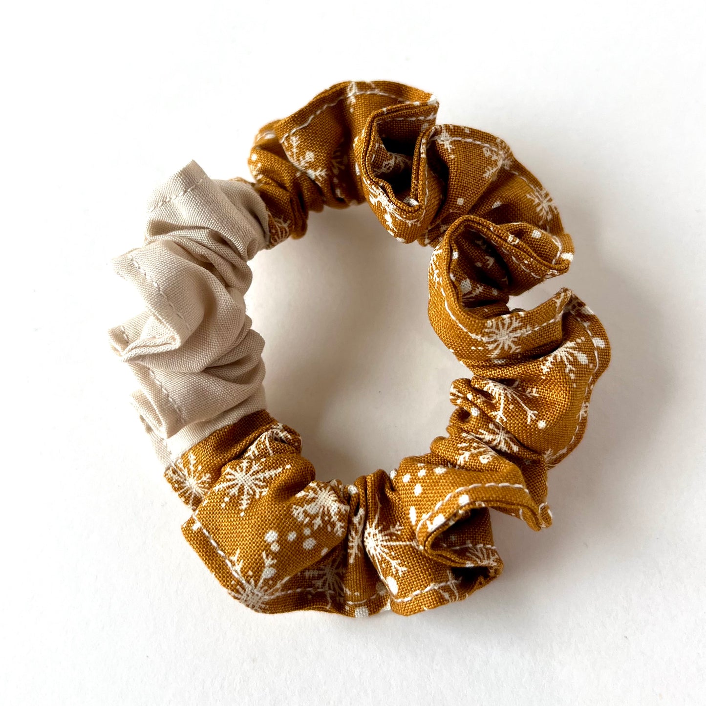 Scrappy Scrunchie | Golden Snowflakes