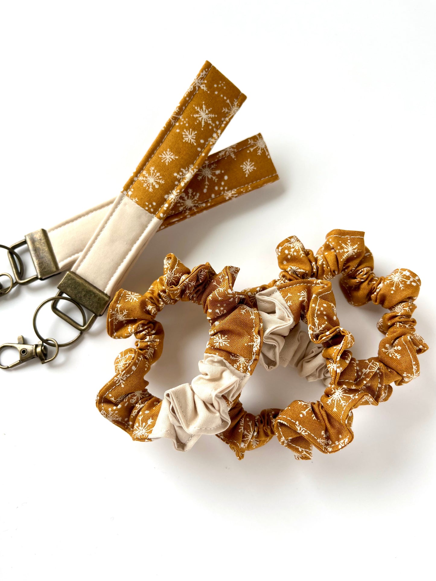 Scrappy Scrunchie | Golden Snowflakes