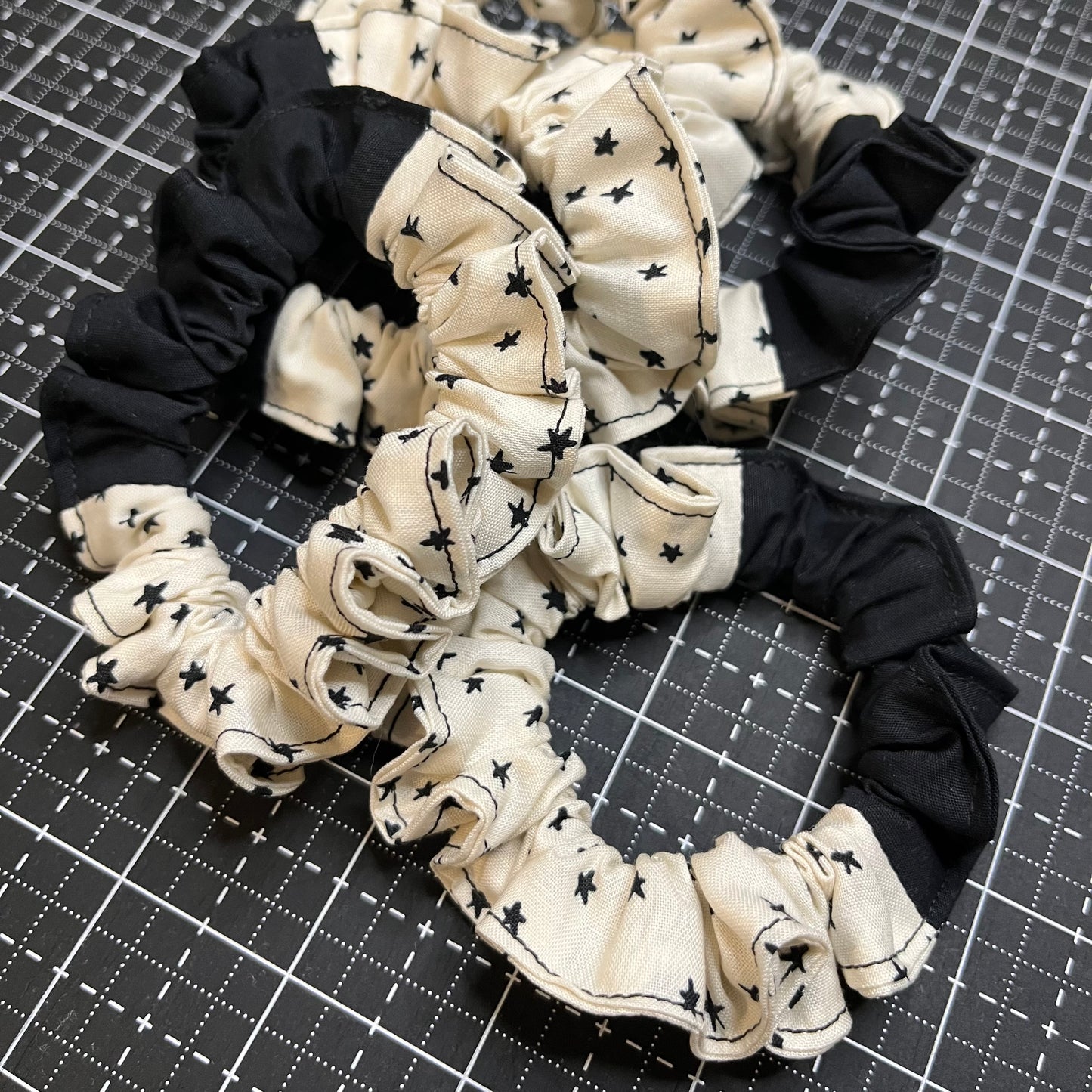 Scrappy Scrunchie | Black and White Starry
